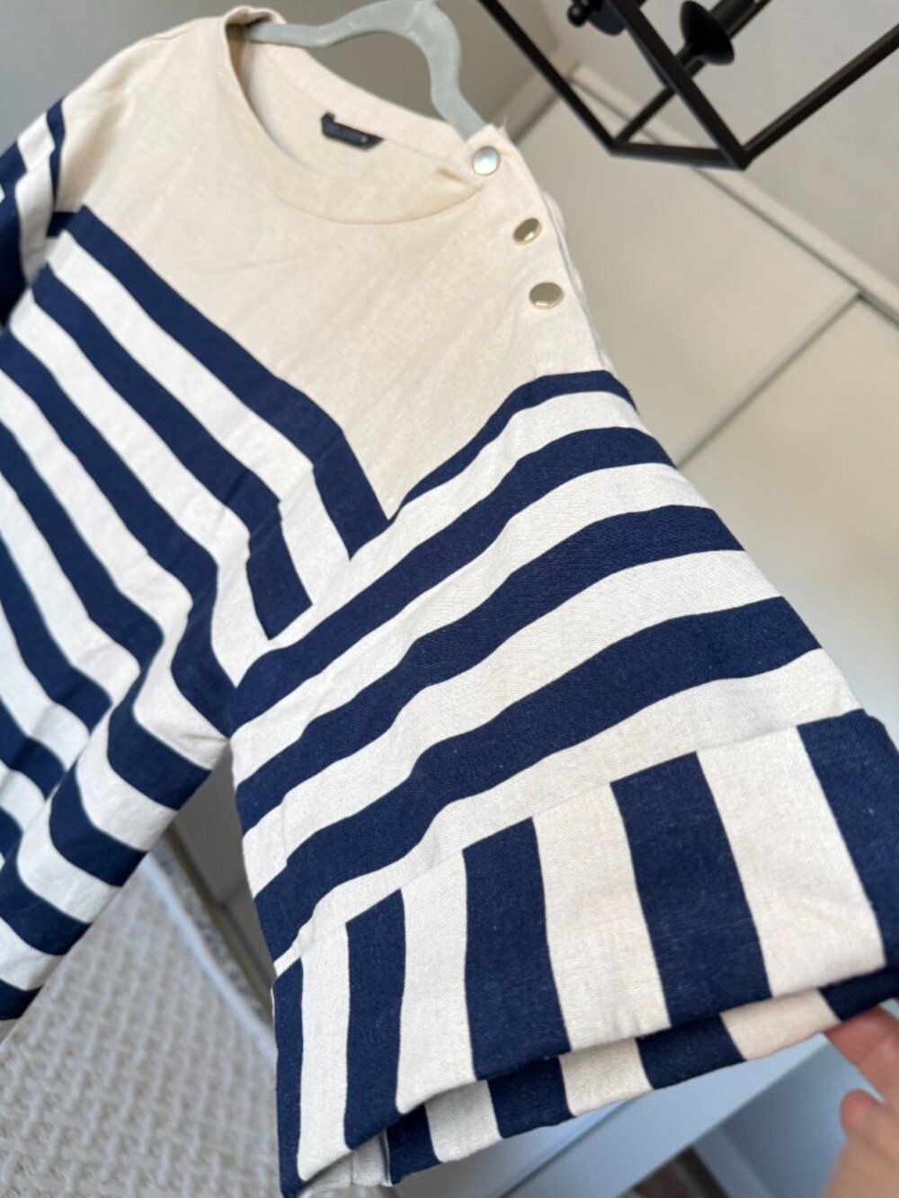 ZARA Linen Blend Striped Blouse Navy Ecru Gold Shoulder Buttons Size L NWOT - Picture 4 of 5